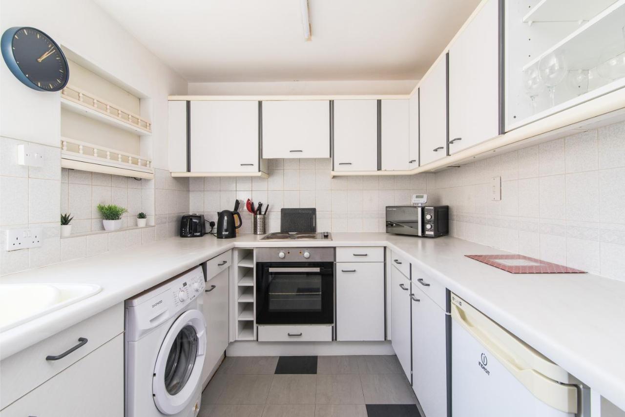 Characterful 2 Bed Apartment - Spacious & Comfy Касл-Донингтон Экстерьер фото