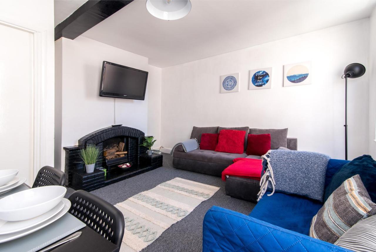 Characterful 2 Bed Apartment - Spacious & Comfy Касл-Донингтон Экстерьер фото